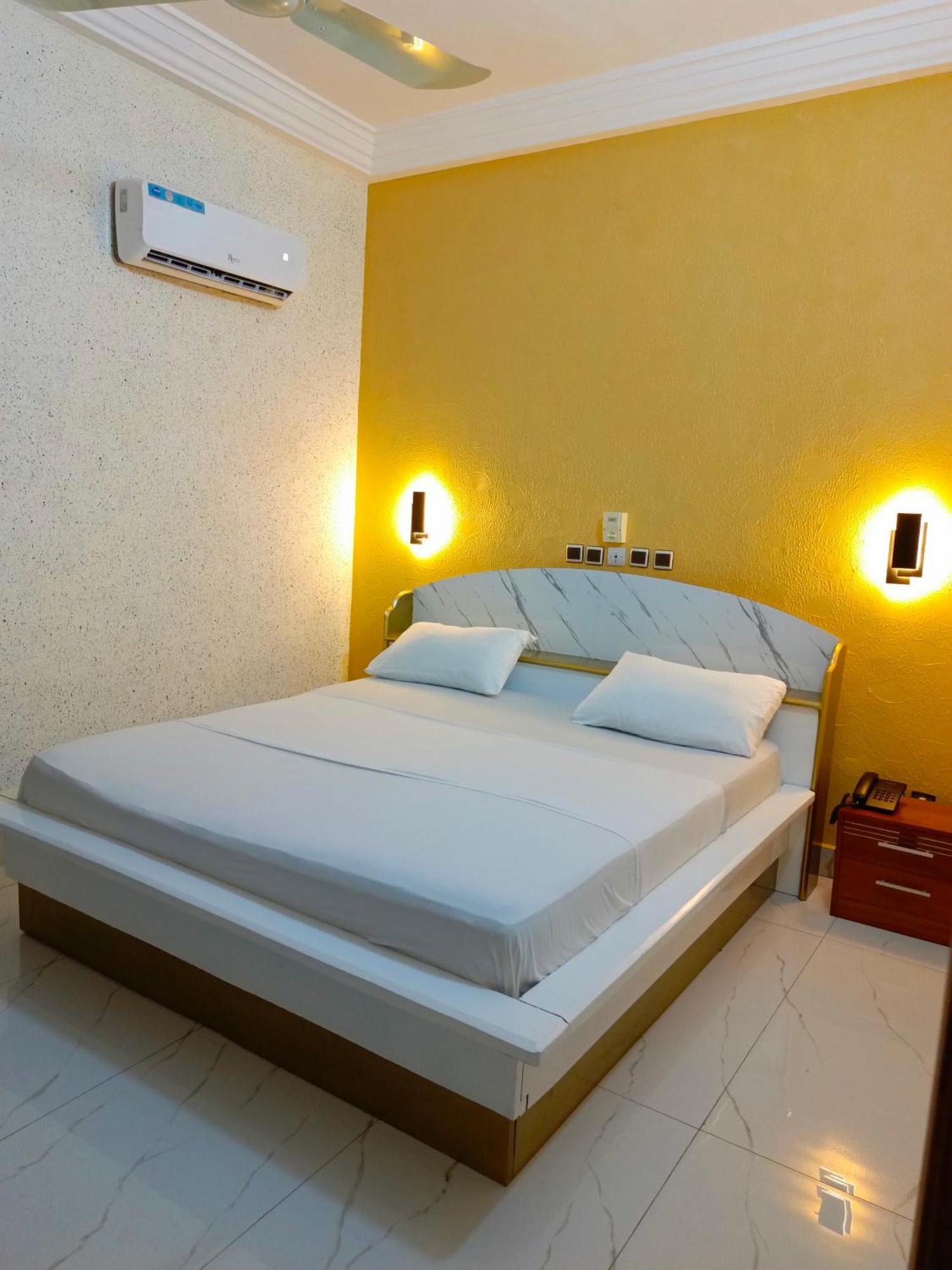 Hotel Mavilla Котону Екстериор снимка