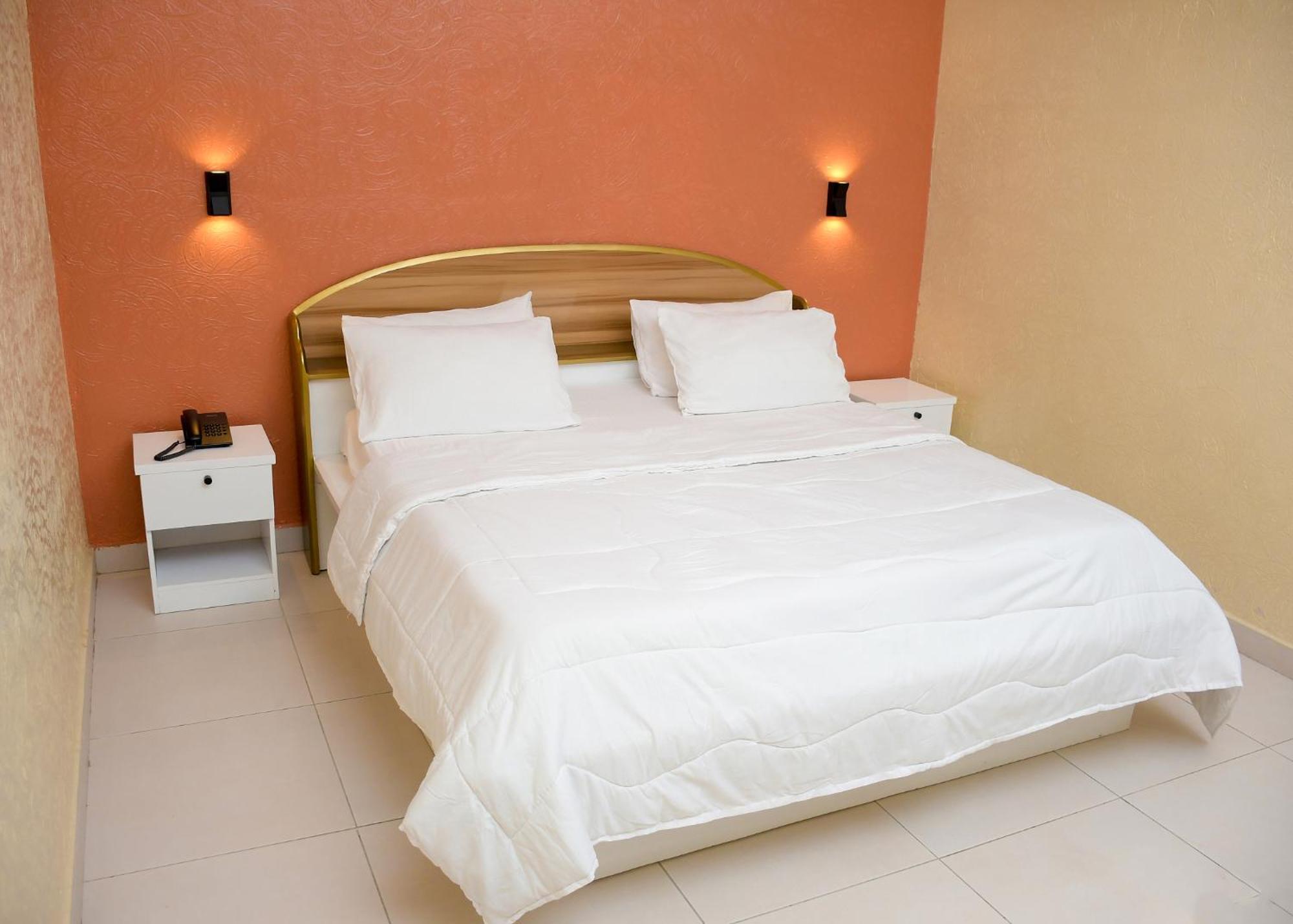 Hotel Mavilla Котону Екстериор снимка