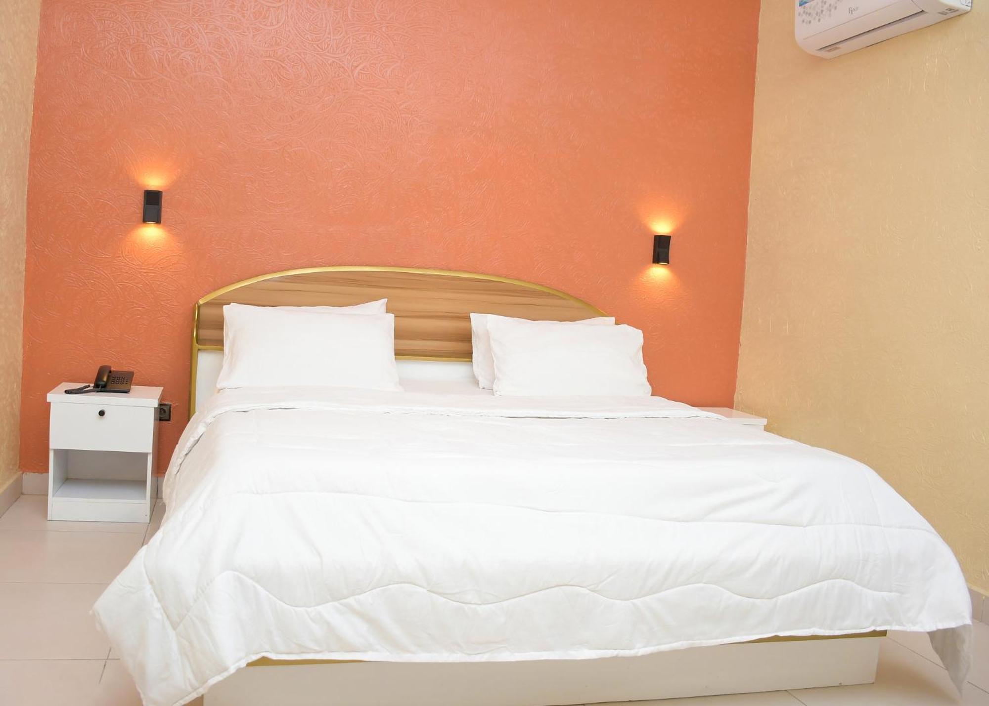 Hotel Mavilla Котону Екстериор снимка