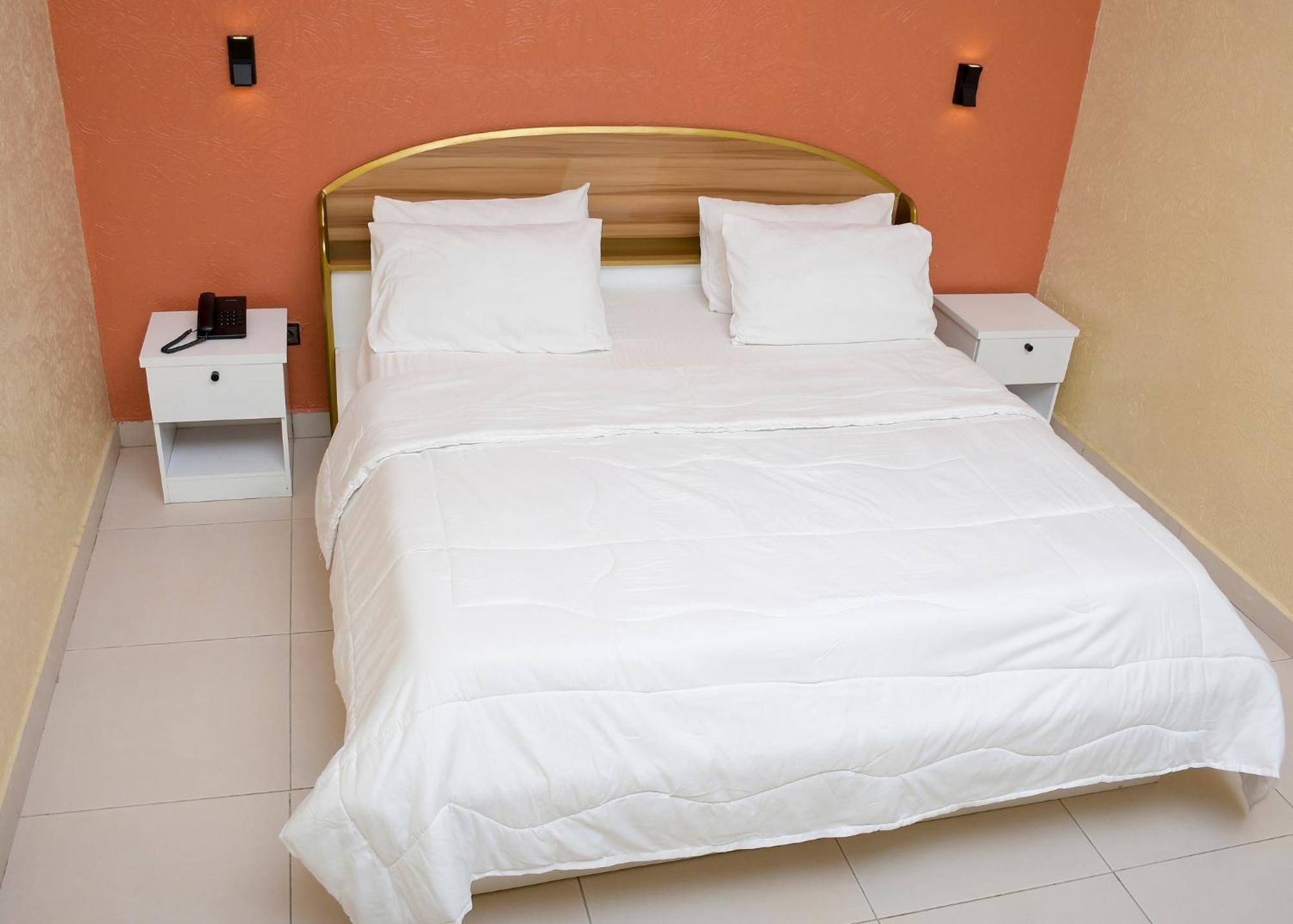Hotel Mavilla Котону Екстериор снимка